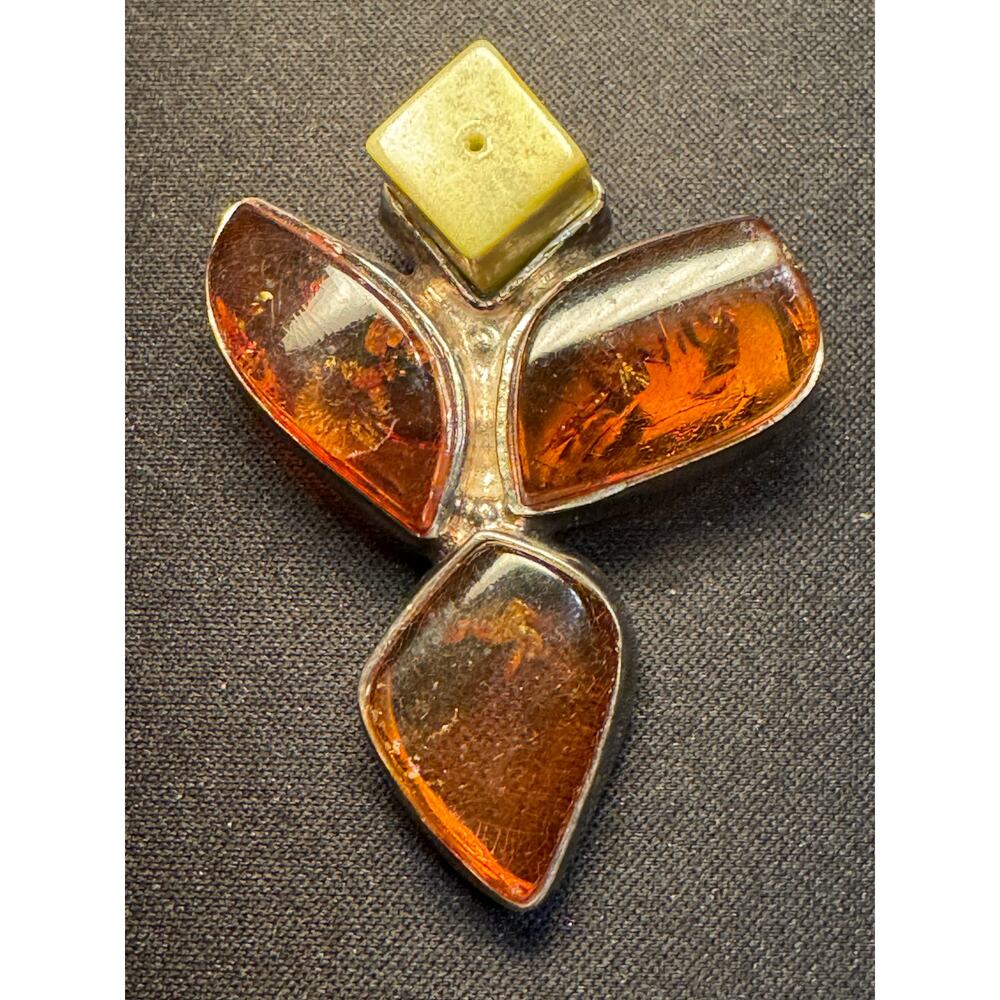 925 Silver Baltic 3 Stone Pendant Asymetric Shape